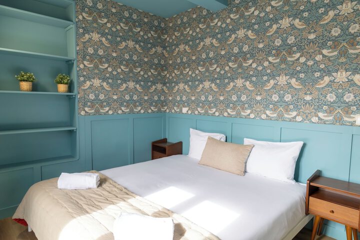 Room 7 of 18