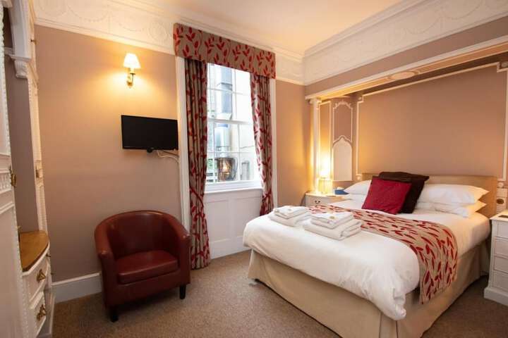 Room 4 of 19