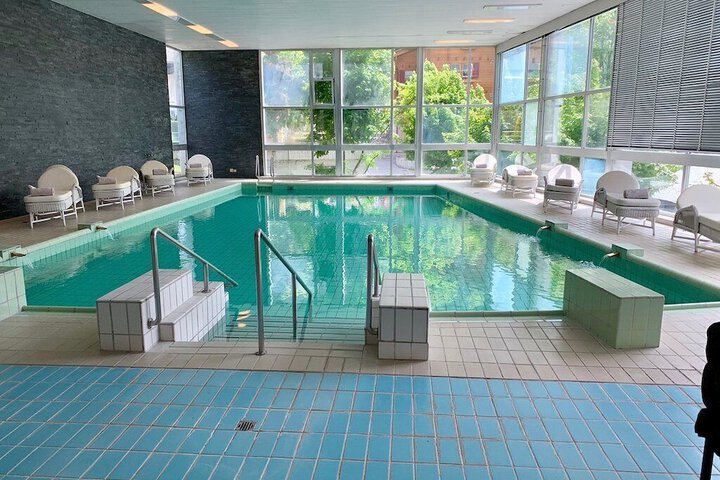 Pool 32 of 61