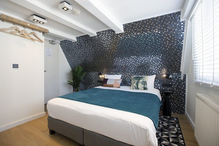 Room 20 of 100