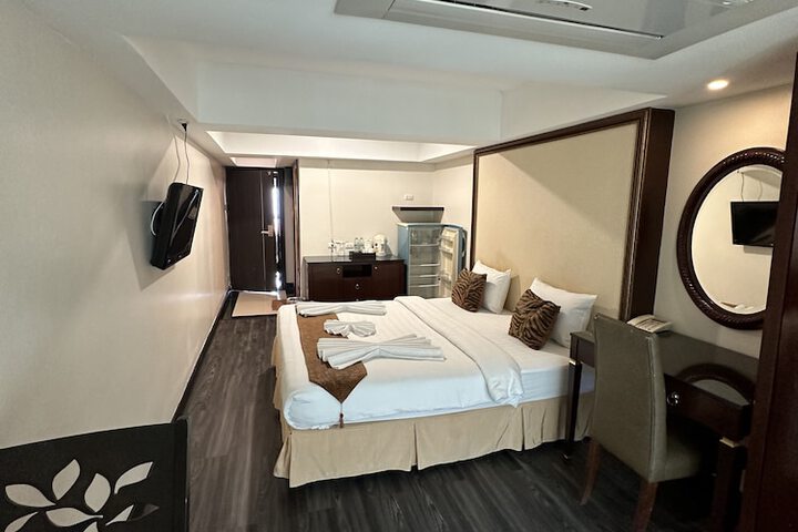 Room 11 of 38