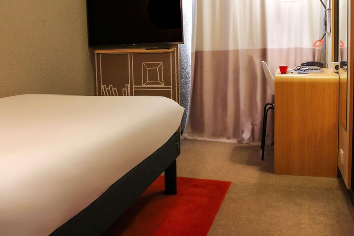 Room 11 of 42