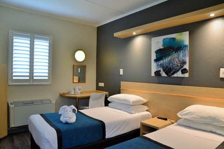 Room 6 of 16