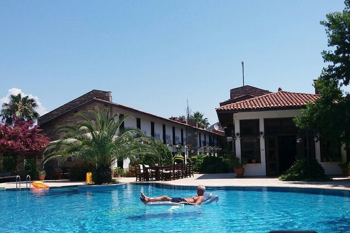 Pools & Facilities