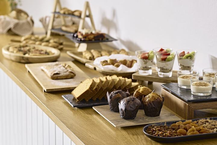 Breakfast/Coffee Service 100 of 121