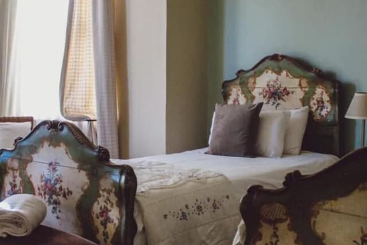 Room 6 of 28
