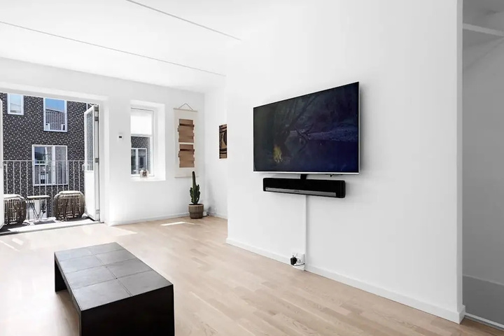Room 4 of 18