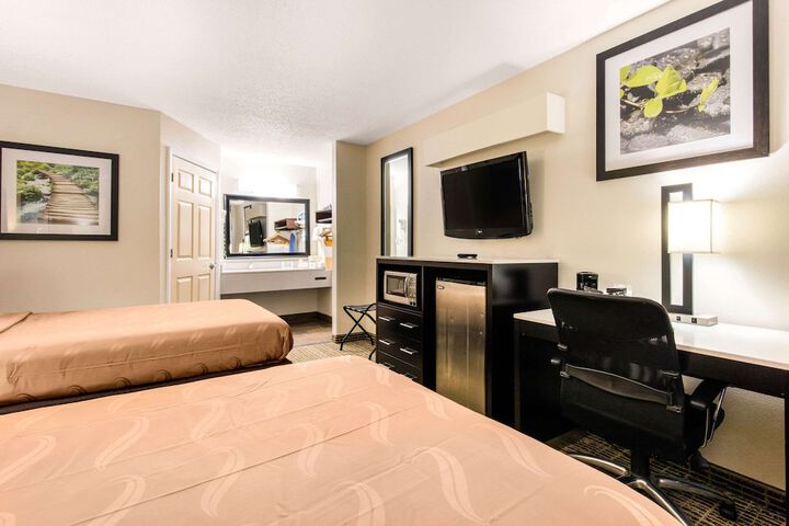 2 Double Beds (1 of 10)