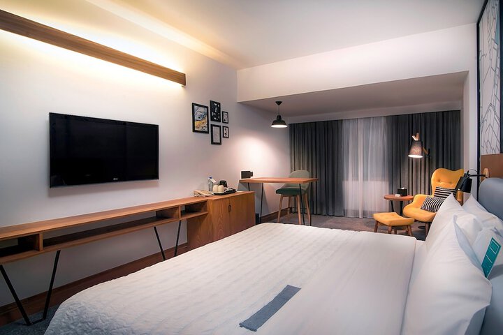 Room 16 of 143