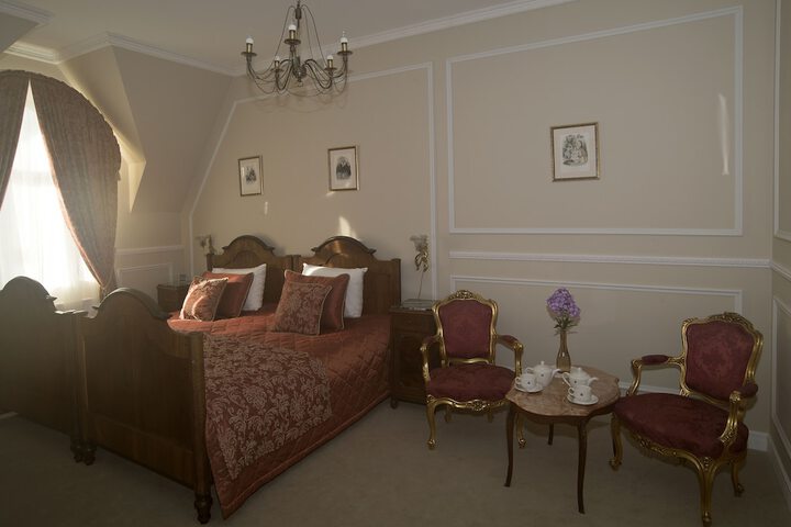 Room 12 of 34