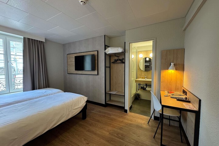 Room 30 of 92