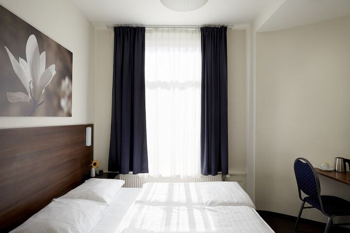 Room 8 of 24