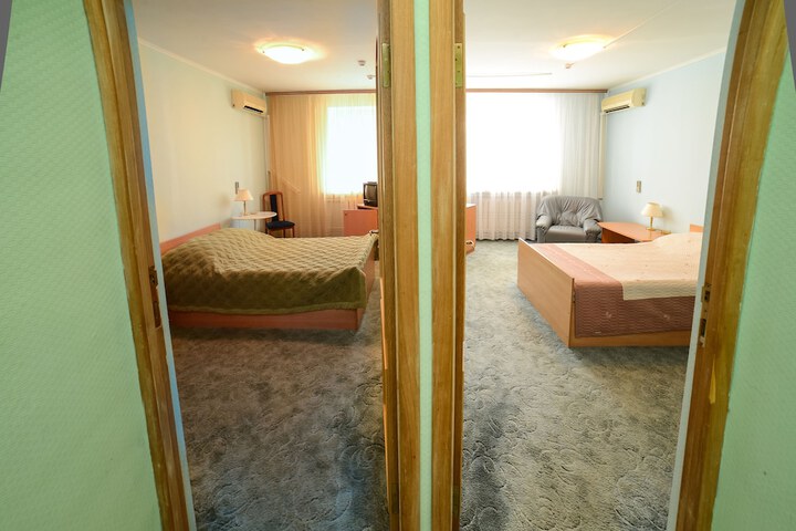 Room 4 of 68
