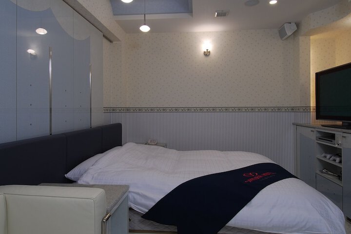 Room 2 of 12