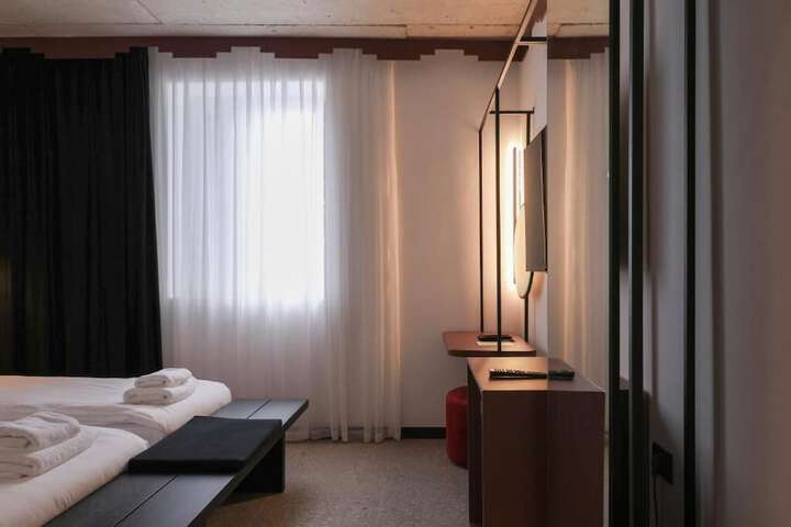 Room 7 of 40