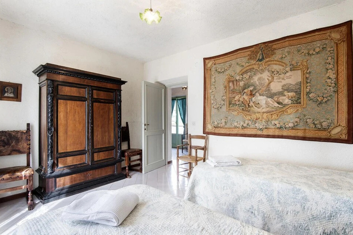Room 4 of 19