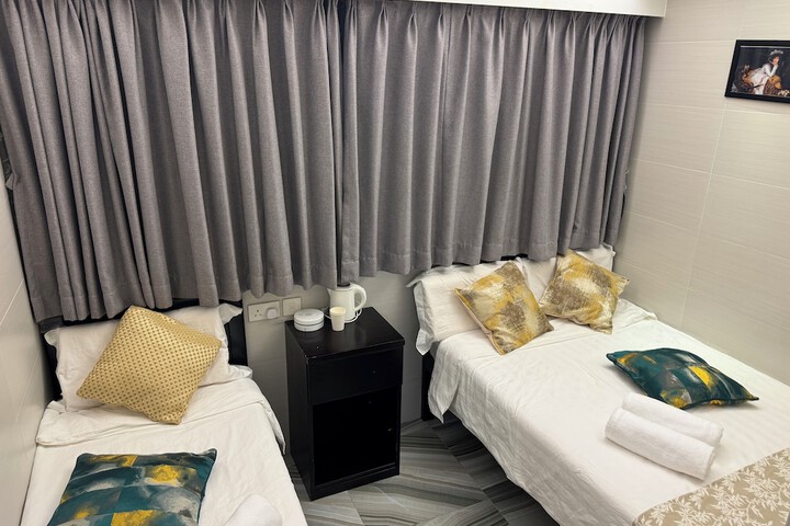 Room 152 of 195