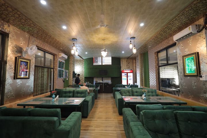 Dining 70 of 92