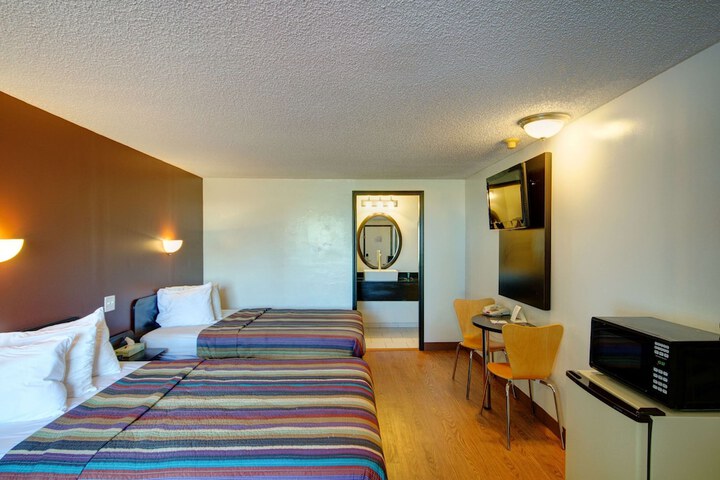 Standard Room, King or Two Doubles (7 of 10)