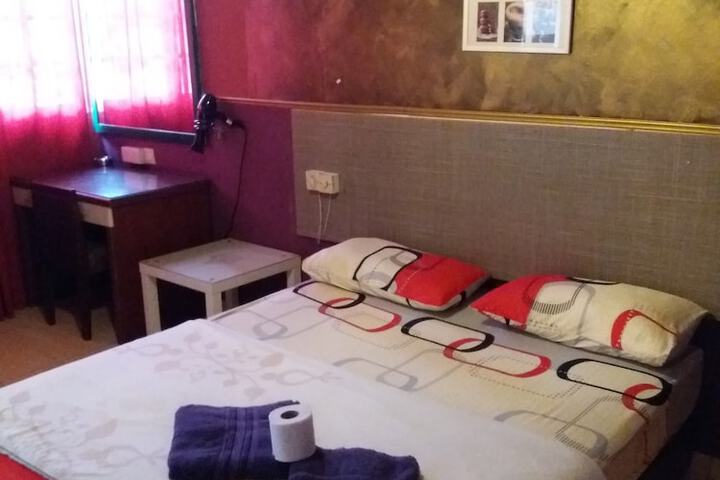 Room 13 of 37