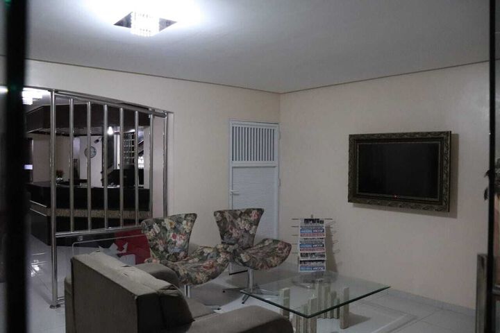 Room 10 of 25