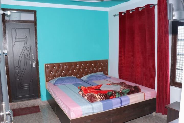 Room 12 of 19