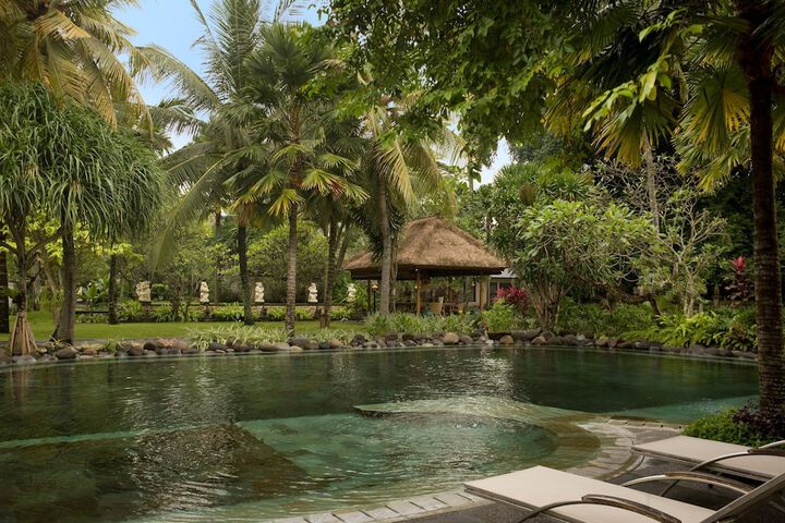 Pool Hotel