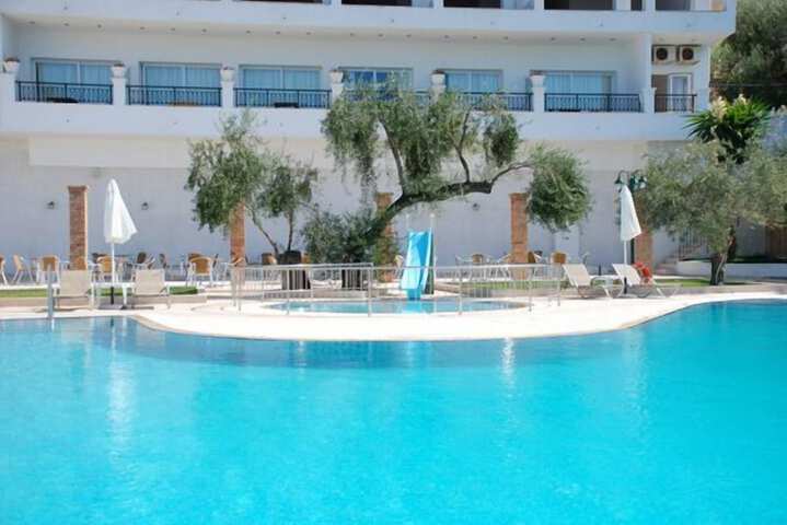 Hotel with Pool