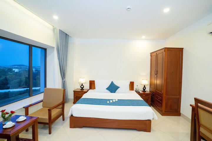 Room 16 of 80