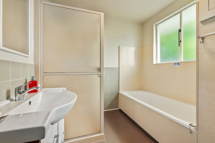 Room 32 of 38