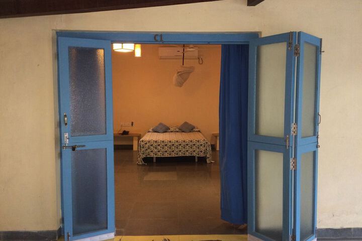 Room 72 of 233