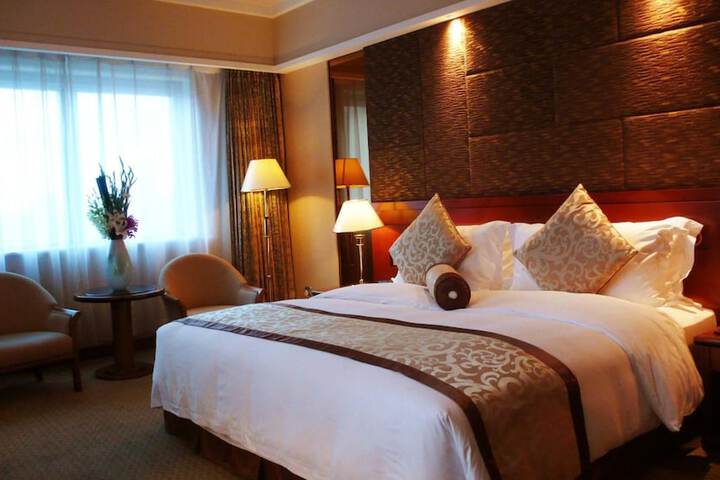 Room 27 of 40