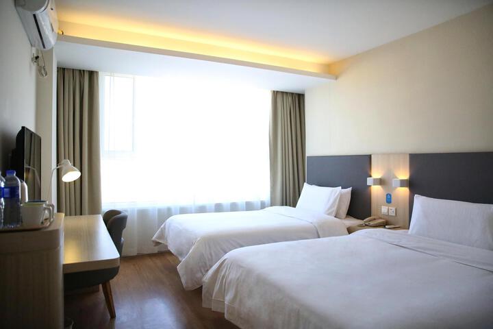 Room 15 of 49