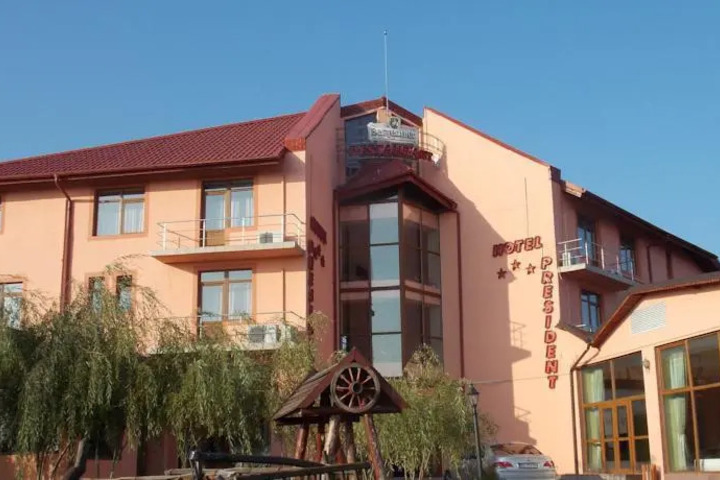 HOTEL PRESIDENT