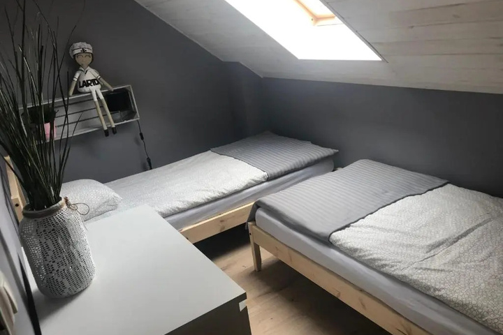 Room 4 of 17