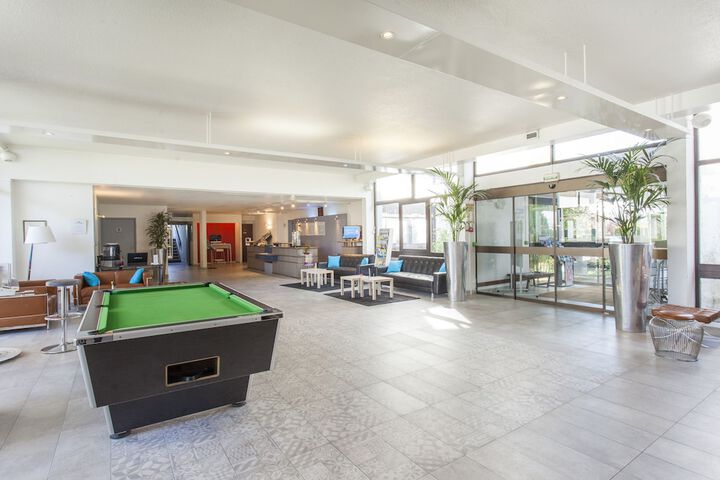 Entrance & Lobby
