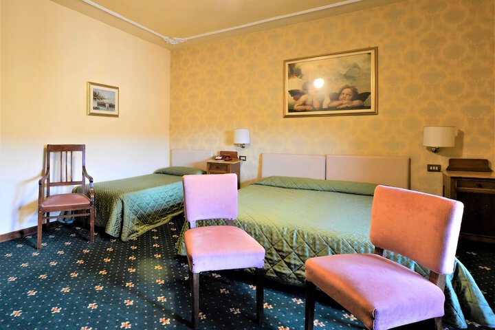 Room 14 of 27