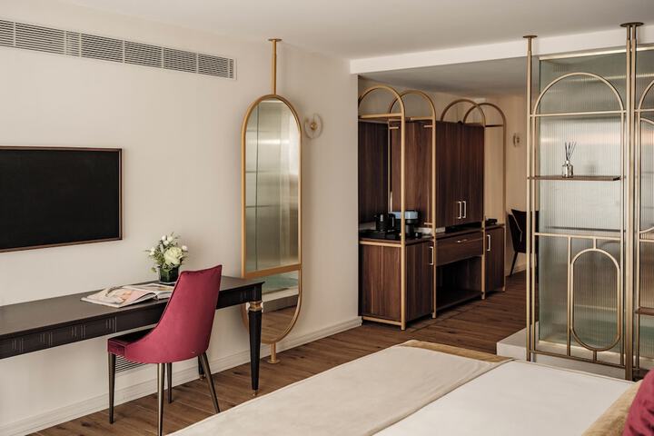 Room 46 of 79