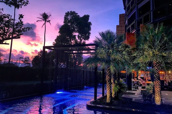 Lounge 34 of 48