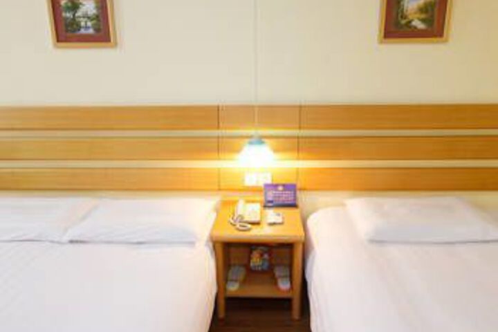 Room 4 of 12