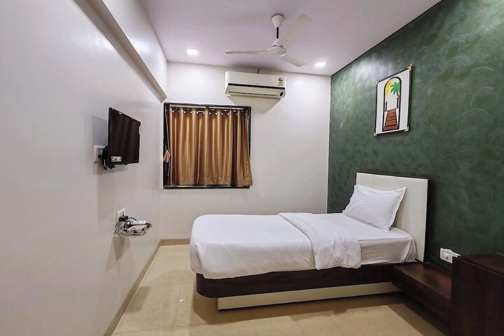 Room 13 of 22