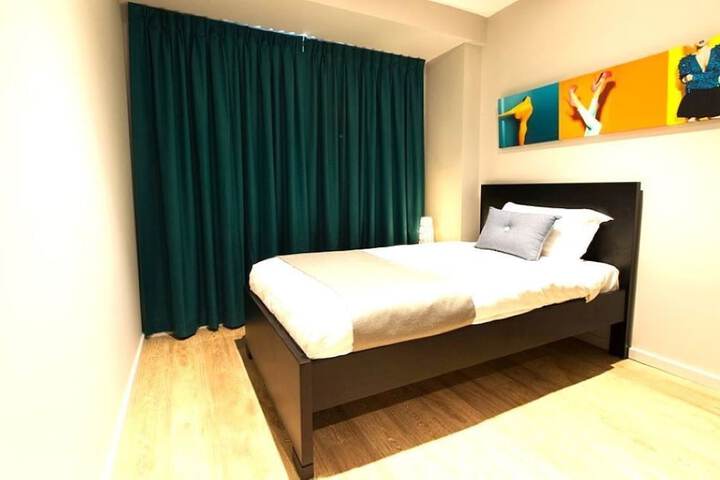 Room 4 of 18
