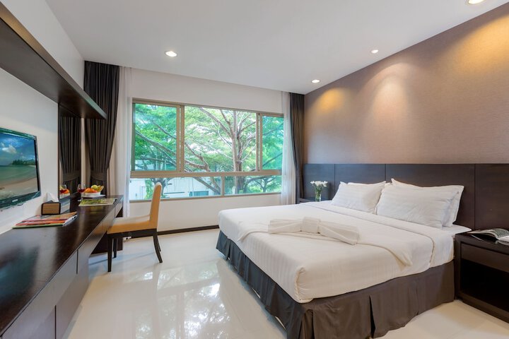 Room 4 of 61