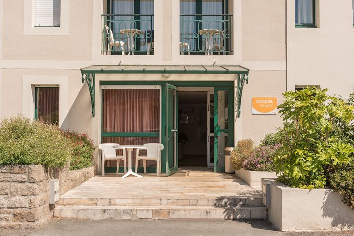 Hotel Entry