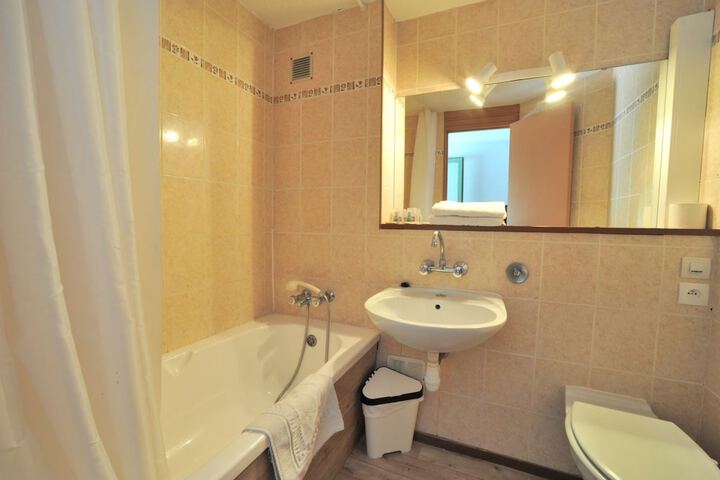 Room 9 of 61