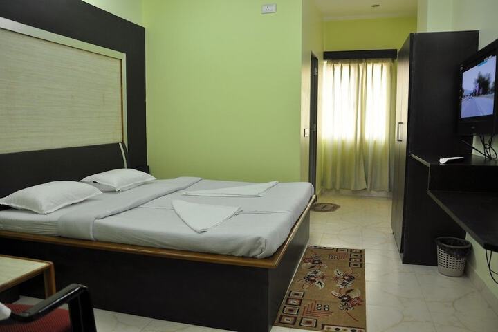 Room 5 of 63