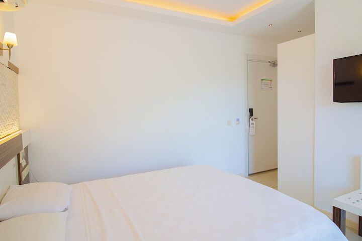 Room 16 of 68