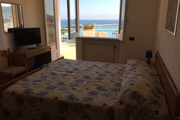 Room 8 of 52