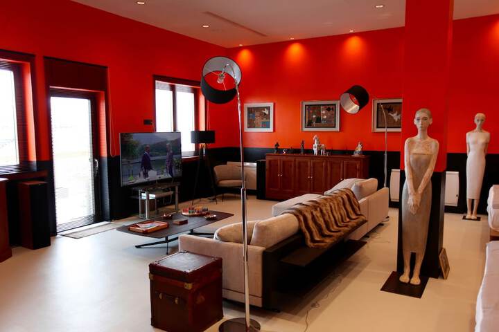 Room 3 of 52
