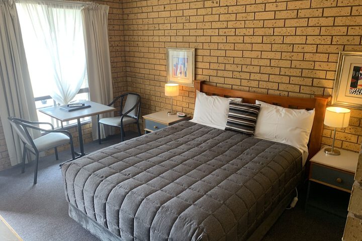 Room 3 of 60